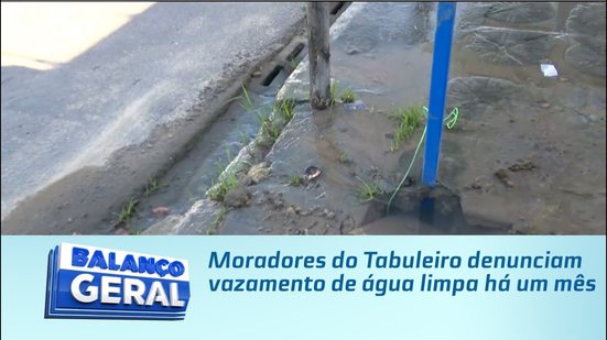 Moradores do Tabuleiro denunciam vazamento de água limpa há um mês