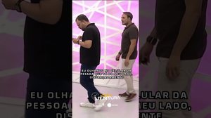 POV: Eu olhando "disfarçadamente" o celular da pessoa do lado. 👀📱
