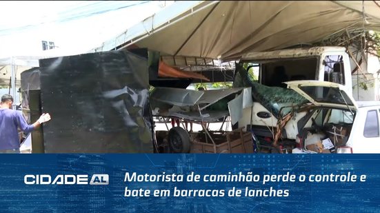 Motorista de caminhão perde o controle e bate em barracas de lanches em frente a UFAL