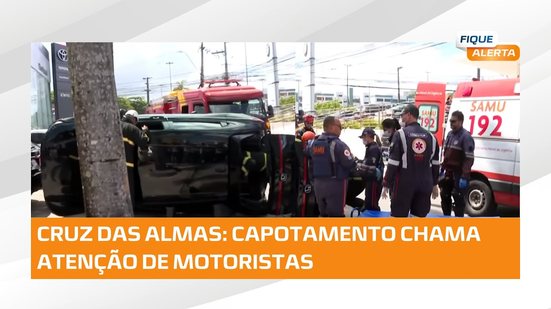 Trânsito: Carro capota na Cruz das Almas