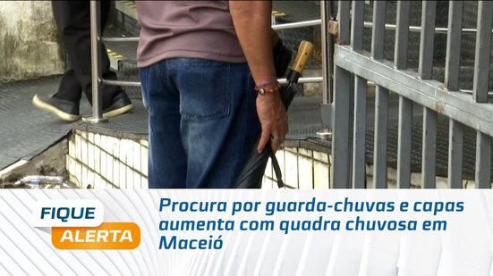 Procura por guarda-chuvas e capas aumenta com quadra chuvosa em Maceió