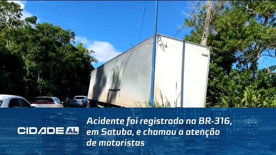 Acidente foi registrado na BR-316, em Satuba, e chamou a atenção de motoristas