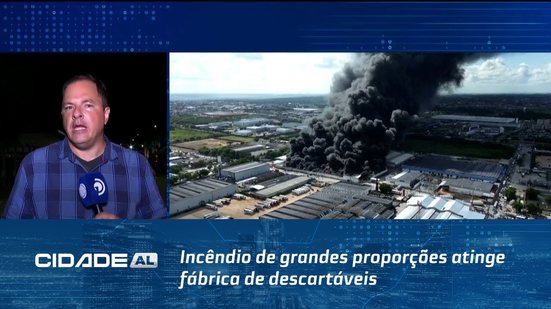 Incêndio de grandes proporções atinge fábrica de descartáveis, no Distrito Industrial, no Tabuleiro