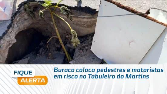 Buraco coloca pedestres e motoristas em risco no Tabuleiro do Martins
