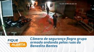 Câmera de segurança flagra grupo armado andando pelas ruas do Benedito Bentes