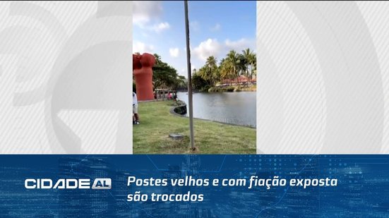Postes velhos e com fiação exposta são trocados, na orla da Jatiúca, após reportagem do Cidade AL