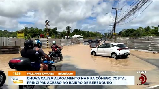 Chuva causa alagamento na rua cônego costa, principal acesso ao bairro de Bebedouro
