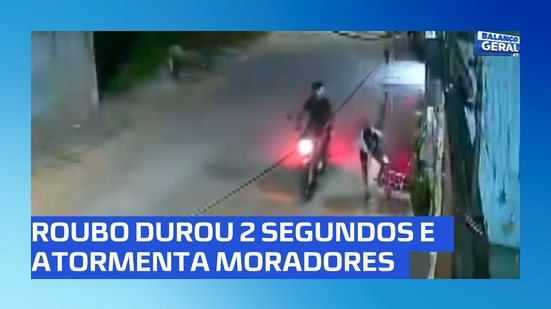 Flagrante: Dupla assalta moradores na porta de casa em Penedo