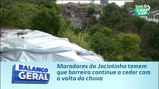Moradores do Jacintinho temem que barreira continue a ceder com a volta da chuva
