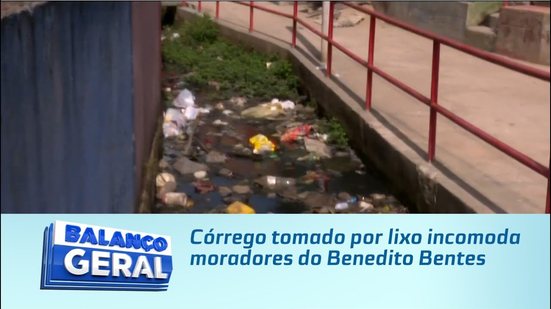 Córrego tomado por lixo incomoda moradores do Benedito Bentes