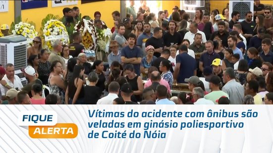 Vítimas do acidente com ônibus são veladas em ginásio poliesportivo de Coité do Nóia