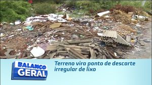 Terreno vira ponto de descarte irregular de lixo