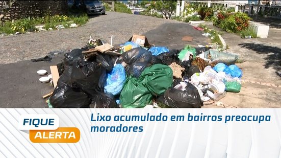 Lixo acumulado em bairros preocupa moradores