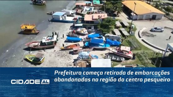 Prefeitura começa retirada de embarcações abandonadas na região do centro pesqueiro