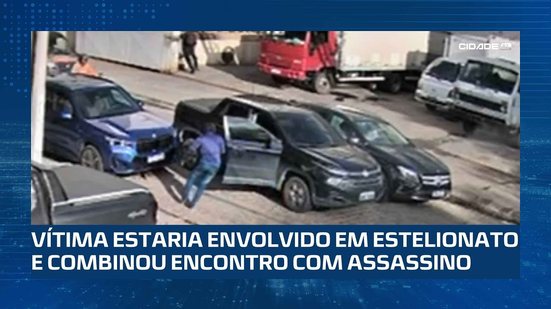 Imagens mostram momento em que homem é baleado dentro de carro de luxo
