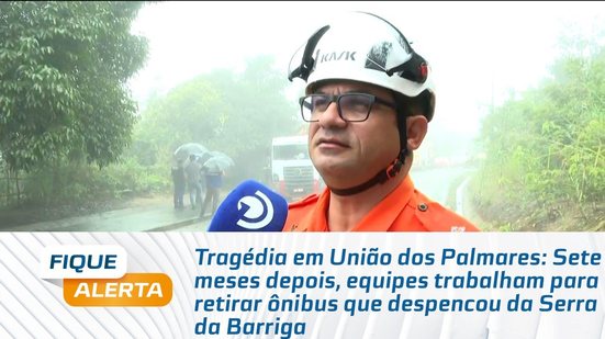 Sete meses depois, equipes trabalham para retirar ônibus que despencou da Serra da Barriga