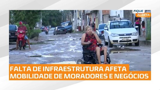 Parece a Lua: Rua na Cidade Universitária está tomada por buracos; até carro é dificil passar