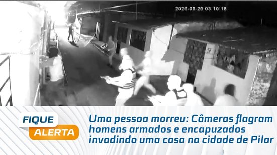 Câmeras flagram homens armados e encapuzados invadindo uma casa na cidade de Pilar