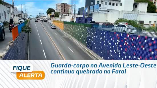 Guarda-corpo na Avenida Leste-Oeste continua quebrado no Farol