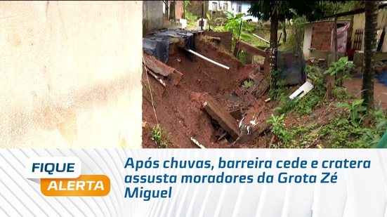 Após chuvas, barreira cede e cratera assusta moradores da Grota Zé Miguel