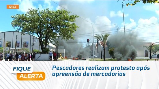 Pescadores realizam protesto após apreensão de mercadorias