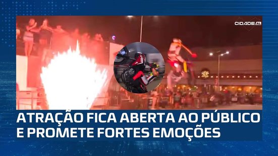 Motociclistas profissionais fazem acrobacias radicais no Maceió Shopping