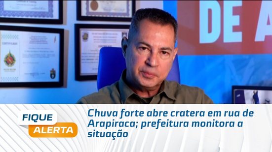 Chuva forte abre cratera em rua de Arapiraca; prefeitura monitora a situação