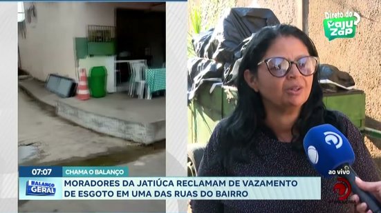 Moradores da Jatiúca reclamam de vazamento de esgoto em uma das ruas do bairro