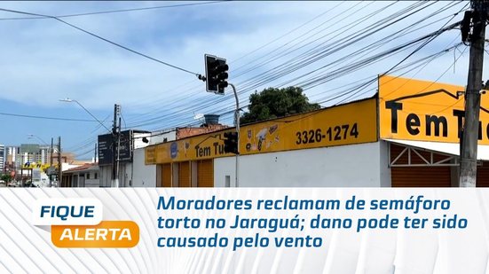 Moradores reclamam de semáforo torto no Jaraguá; dano pode ter sido causado pelo vento