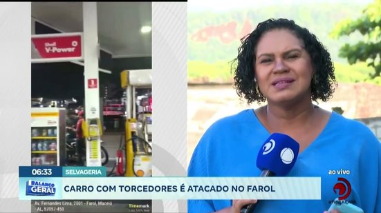 Carro com torcedores é atacado no Farol