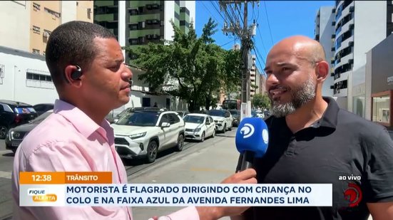 Motorista é flagrado dirigindo com criança no colo e na faixa azul da Avenida Fernandes Lima