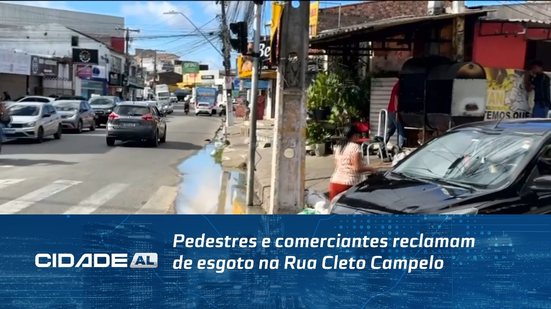 Pedestres e comerciantes reclamam de esgoto na Rua Cleto Campelo
