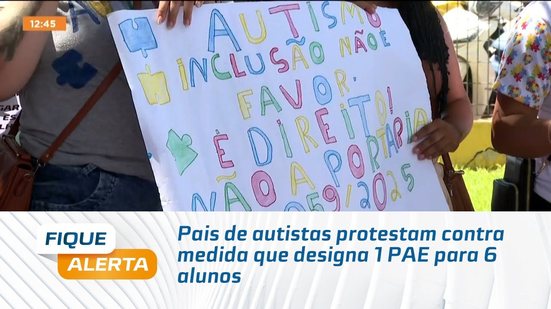 Pais de autistas protestam contra medida que designa 1 PAE para 6 alunos