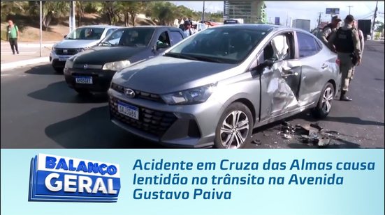 Acidente em Cruza das Almas causa lentidão no trânsito na Avenida Gustavo Paiva