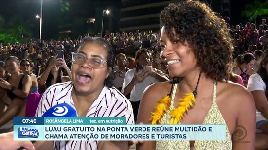 Luau gratuito na Ponta Verde reúne multidão e chama atenção de moradores e turistas