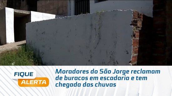 Moradores do São Jorge reclamam de buracos em escadaria e tem chegada das chuvas