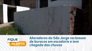 Moradores do São Jorge reclamam de buracos em escadaria e tem chegada das chuvas