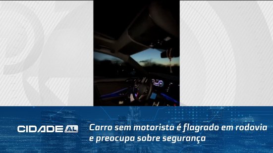 Carro sem motorista é flagrado em rodovia e preocupa sobre segurança