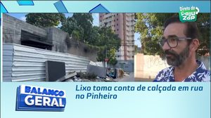Lixo toma conta de calçada em rua no Pinheiro