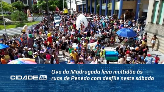 Ovo da Madrugada leva multidão às ruas de Penedo com desfile neste sábado