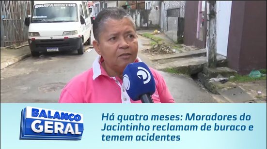 Há quatro meses: Moradores do Jacintinho reclamam de buraco e temem acidentes