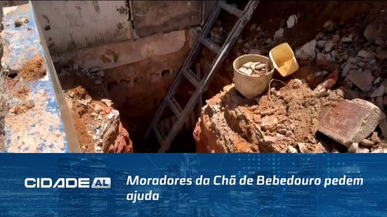 Moradores da Chã de Bebedouro pedem ajuda para descobrir origem de vazamento