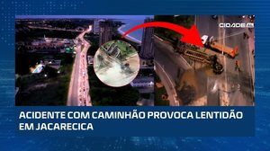 Bombeiros são acionados após capotamento de carreta em Jacarecica #CidadeAL