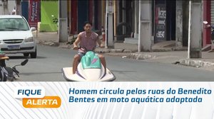 Homem circula pelas ruas do Benedito Bentes em moto aquática adaptada