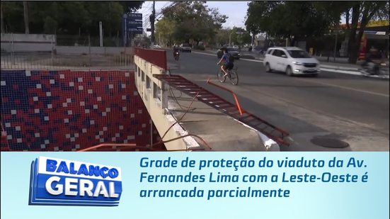 Grade de proteção do viaduto da Av. Fernandes Lima com a Leste-Oeste é arrancada parcialmente