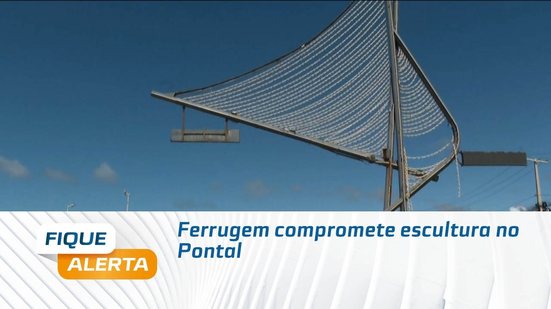 Ferrugem compromete escultura no Pontal