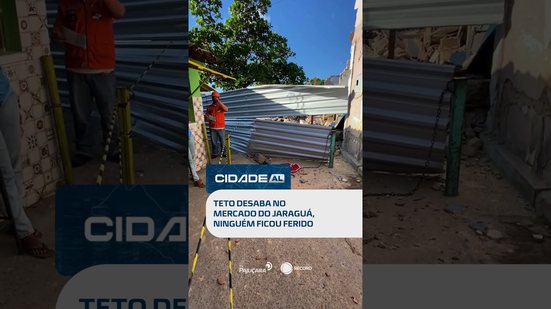 Colapso em estrutura assusta: teto desaba no Mercado do Jaraguá #CidadeAL