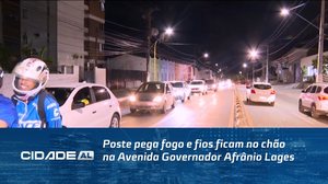 Poste pega fogo e fios ficam no chão na Avenida Governador Afrânio Lages
