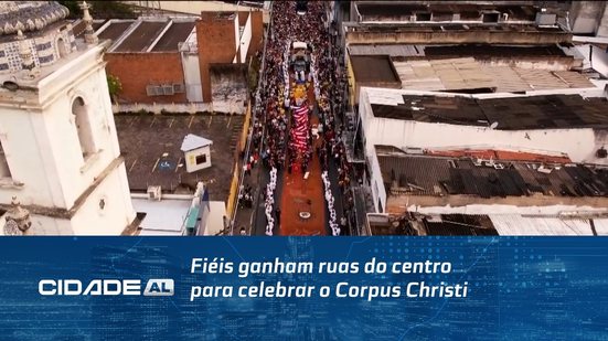 Fiéis ganham ruas do centro para celebrar o Corpus Christi