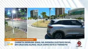 Carreta derruba sinal na Avenida Gustavo Paiva, em Cruz das Almas; veja como está o trânsito